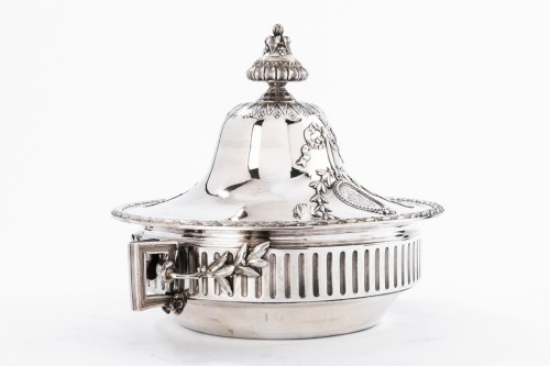 Antiquités - Gustave Odiot (1865-1894)  - Vegetable dish in sterling silver 19th