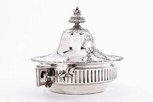 Antiquités - Gustave Odiot (1865-1894)) - Légumier en argent massif XIXé