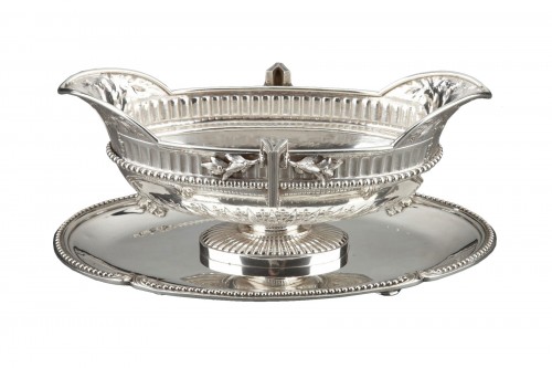 Gustave Odiot (1865-1894) – Saucière en argent massif sur son plateau XIXè