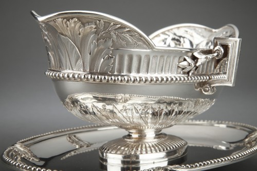 Napoléon III - Gustave Odiot (1865-1894) – Solid silver sauce boat on its 19th  tray