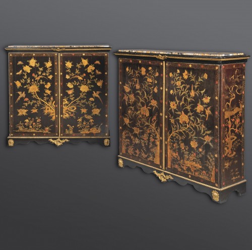 XVIIIe siècle - RPaire d'armoires d’époque Régence, en vernis parisien et laque de Chine