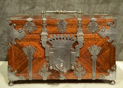 A Fine Steel Mounted Kingwood Box signed Pérille à Moulins - 