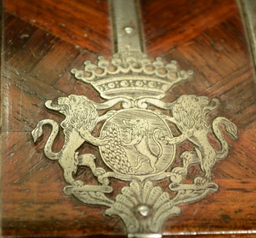 XVIIIe siècle - Coffret en placage de palissandre et ferrures d’acier signé Pérille à Moulins