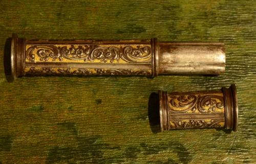 Etui à cire Louis XV en fer ciselé et partiellement doré - Objets de Vitrine Style Louis XV