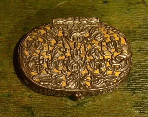 A 17th century snuffbox - 