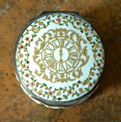 18th century - A Louis XV enamel snuff box