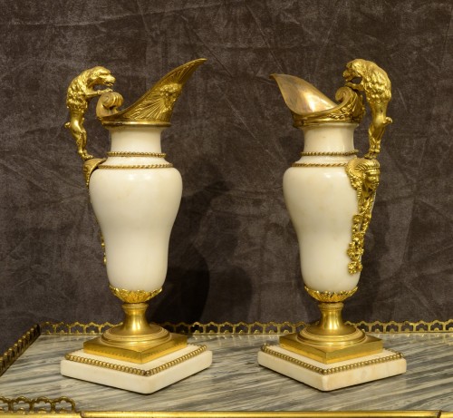 A Fine pair of Louis XVI ormolu mounted white marble ewers - Decorative Objects Style Louis XVI