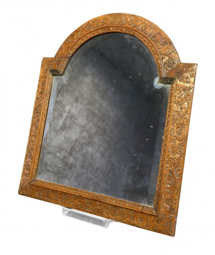 A dressing table mirror