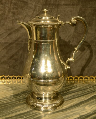 Argenterie et Arts de la table  - Aiguière en argent d'époque Louis XV par Bertin Merger, Paris 1725