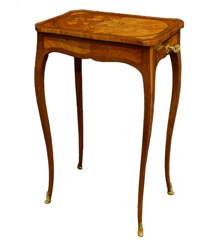 Elégante table à écrire d'époque Louis XV dans la manière de Jacques Dubois