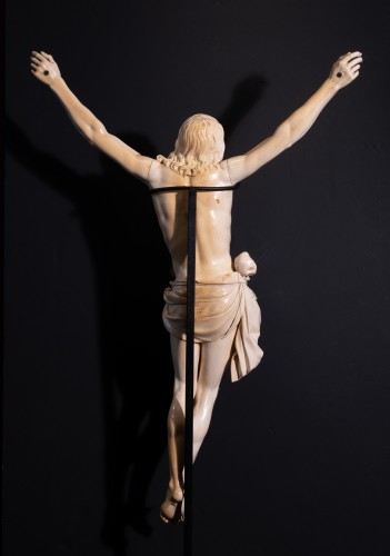 XIXe siècle - Grand et exceptionnel Christ « Vivo » en ivoire sculpté