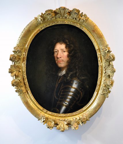 Atelier de Pierre Mignard (1612-1695), Epoque Louis XIV Portrait d’un prince en armure - Tableaux et dessins Style Louis XIV