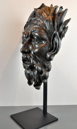 Mascaron de fontaine d’époque Louis XIV, tête de Faune - Galerie FC Paris