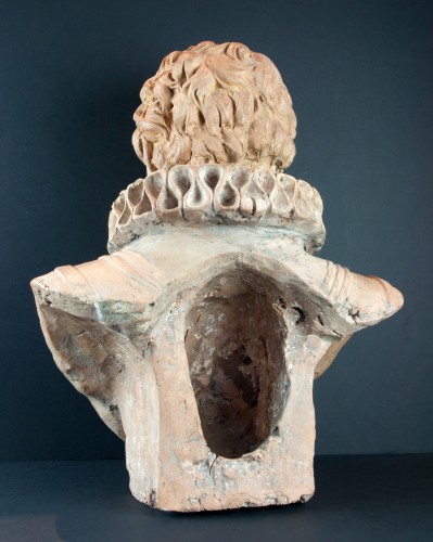 Buste en terre cuite d’un jeune chevalier de l’ordre de Santiago, XVIIIe siècle - Galerie FC Paris