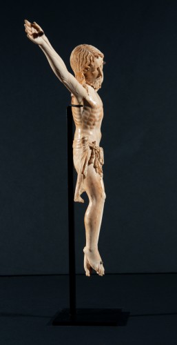  - Grand Christ en ivoire sculpté, époque XVIIe siècle