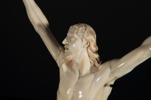 Louis XIV - Grand Christ « vivo » en ivoire sculpté, France époque Louis XIV