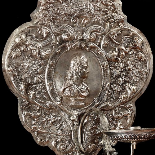 Paire d’appliques à un bras de lumière, à plaque aux profils d’hommes - Luminaires Style Louis XIV