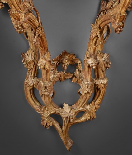 Console en bois naturel à motifs de pampres de vigne - Mobilier Style Louis XV