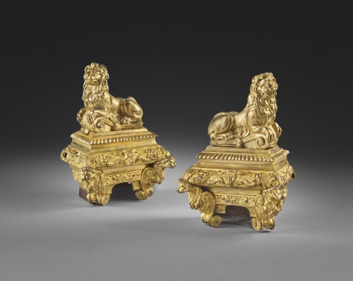 18th century - Pair of firedogs with reclining lions
