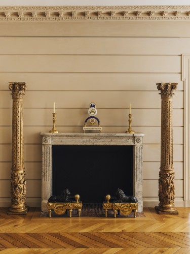 Antiquités - Paire de colonnes à décor de têtes d'anges et de Putti