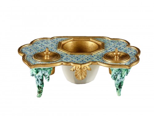Encrier en porcelaine polychrome de la manufacture de Chantilly