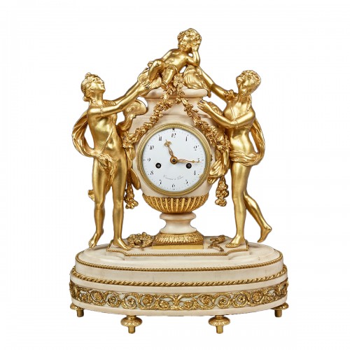 Mantel clock in a vase shape surrounded by two Graces and a Putto