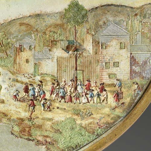  - Médaillon en Compigné représentant une scène de village arborée