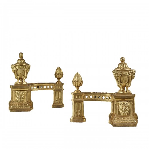 Paire de chenets à vases tripode et grenade