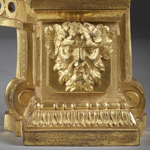 Paire de chenets à vases tripode et grenade - Objet de décoration Style Louis XVI