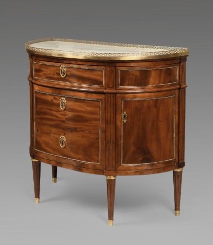 Commode demi-lune estampillée de J.A. Leclerc - Mobilier Style Louis XVI