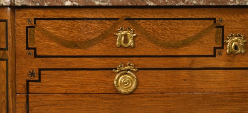 18th century oakwood Commode - Furniture Style Transition