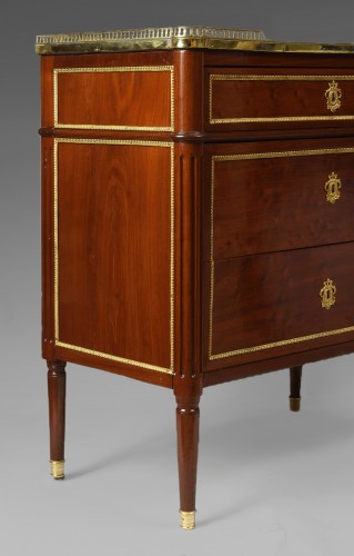 Mobilier Commode - Commode du XVIIIe siècle en acajou estampillée G. Dester