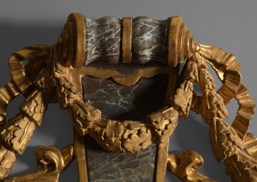 XVIIIe siècle - Élément en bois sculpté et doré