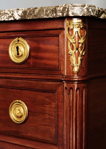 Commode Louis XVI estampillée N.Henry - Galerie François Paul Belliard