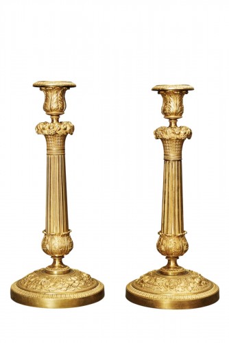 Paire de bougeoirs en bronze doré d'époque Restauration