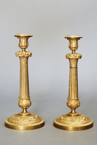 Paire de bougeoirs en bronze doré d'époque Restauration - Luminaires Style Restauration - Charles X