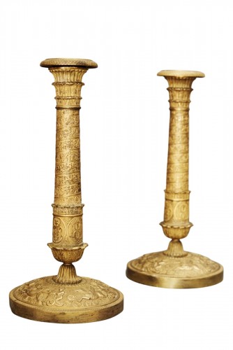 Paire de bougeoirs en bronze doré