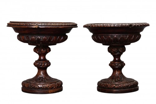 Paire de coupes décoratives sur pied en bois sculpté