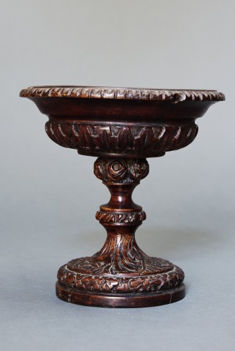 XVIIe siècle - Paire de coupes décoratives sur pied en bois sculpté