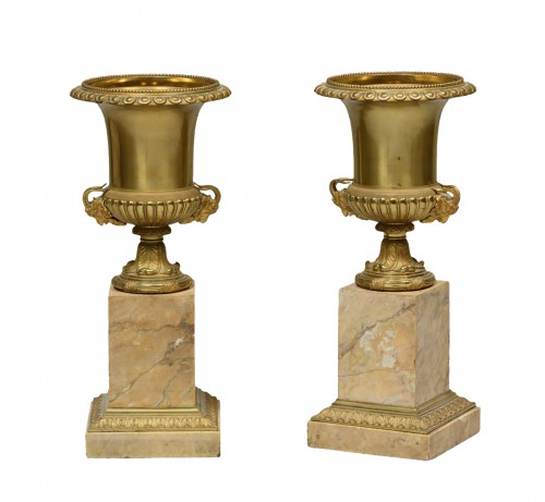 Paire de vases Médicis