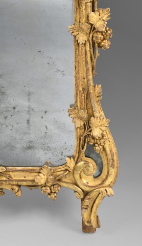 18th century - French Louis XV giltwood mirror