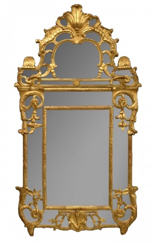 French Régence giltwood mirror