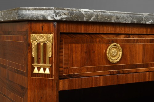 Mobilier Bureau et Secrétaire - Secrétaire Louis XVI estampillé de Pierre Roussel