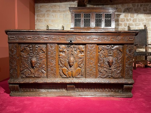French Renaissance chest - Furniture Style Renaissance