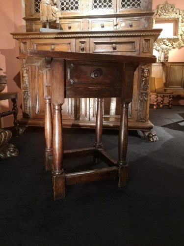 Small tuscany table from the Renaissance period - Furniture Style Renaissance