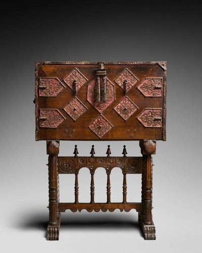 Cabinet de voyage espagnol dit « bargueno » - Mobilier Style Renaissance