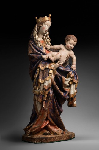 Vierge à l’enfant en bois polychromé dans le goût des vierges de salzbourg - Sculpture Style 