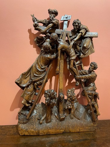 Wood carved depicting the descent from the cross - Sculpture Style 