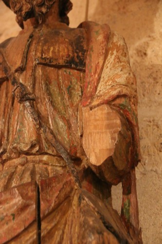 XIe au XVe siècle - Bois sculpte representant saint jacques le majeur en habit de pelerin de compostelle