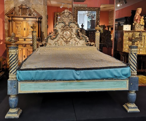 Sculpted and polychrome venetian bed - Furniture Style 